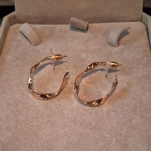 Elegant Gold Twisted Hoop Earrings